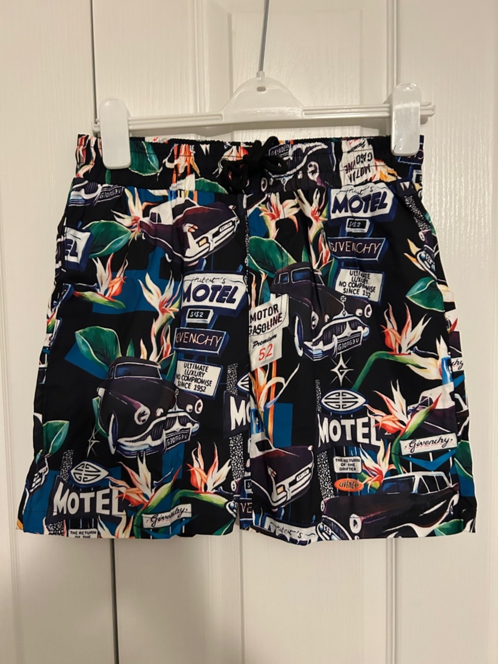 Black Floral & Graphic Swim Shorts Young men’s Size M